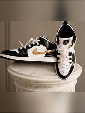 Jordan Kids Low Top Sneakers Black White Gold